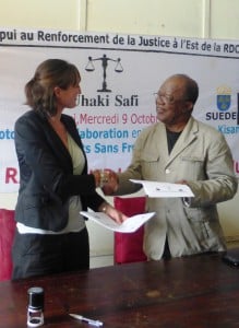 Hélène Trachez van AdZG en de stafhouder van Kisangani engageren zich voor meer gratis juridische hulp © AdZG - M. Causin